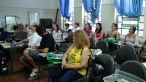 Professores sendo capacitados na UME Lourdes Ortiz, em Santos (SP)