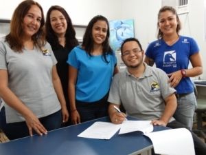 Da esquerda para a direita: Renata Bhering (IPRAM), Tainan Oliveira (IEMA), Laila Medeiros (IPRAM), Luis Felipe Mayorga (IPRAM) e Juliana Yuri Savioli (Projeto Albatroz). Da esquerda para a direita: Renata Bhering (IPRAM), Tainan Oliveira (IEMA), Laila Medeiros (IPRAM), Luis Felipe Mayorga (IPRAM) e Juliana Yuri Savioli (Projeto Albatroz).