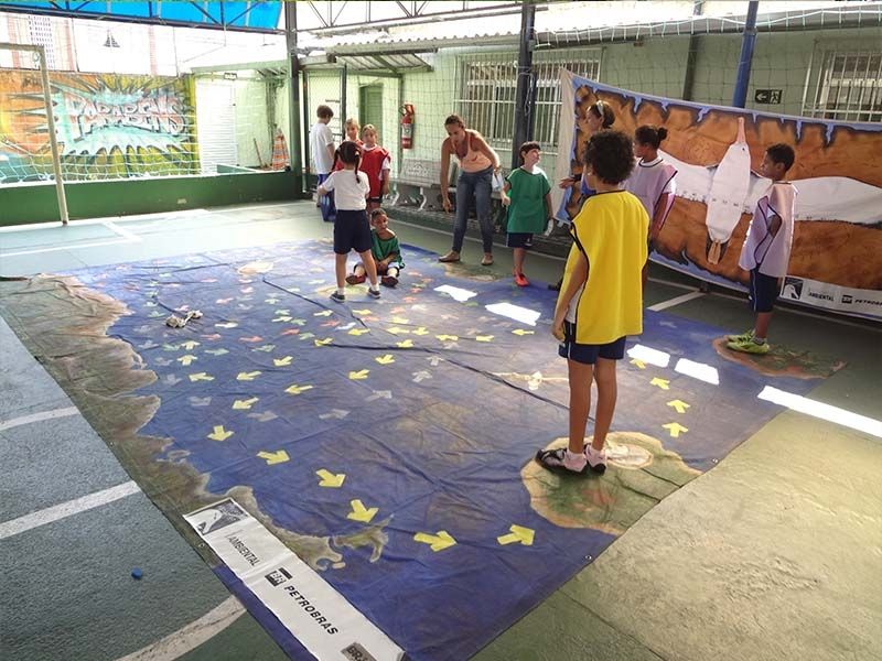 Jogo de tabuleiro da Copa do Mundo faz sucesso nas escolas